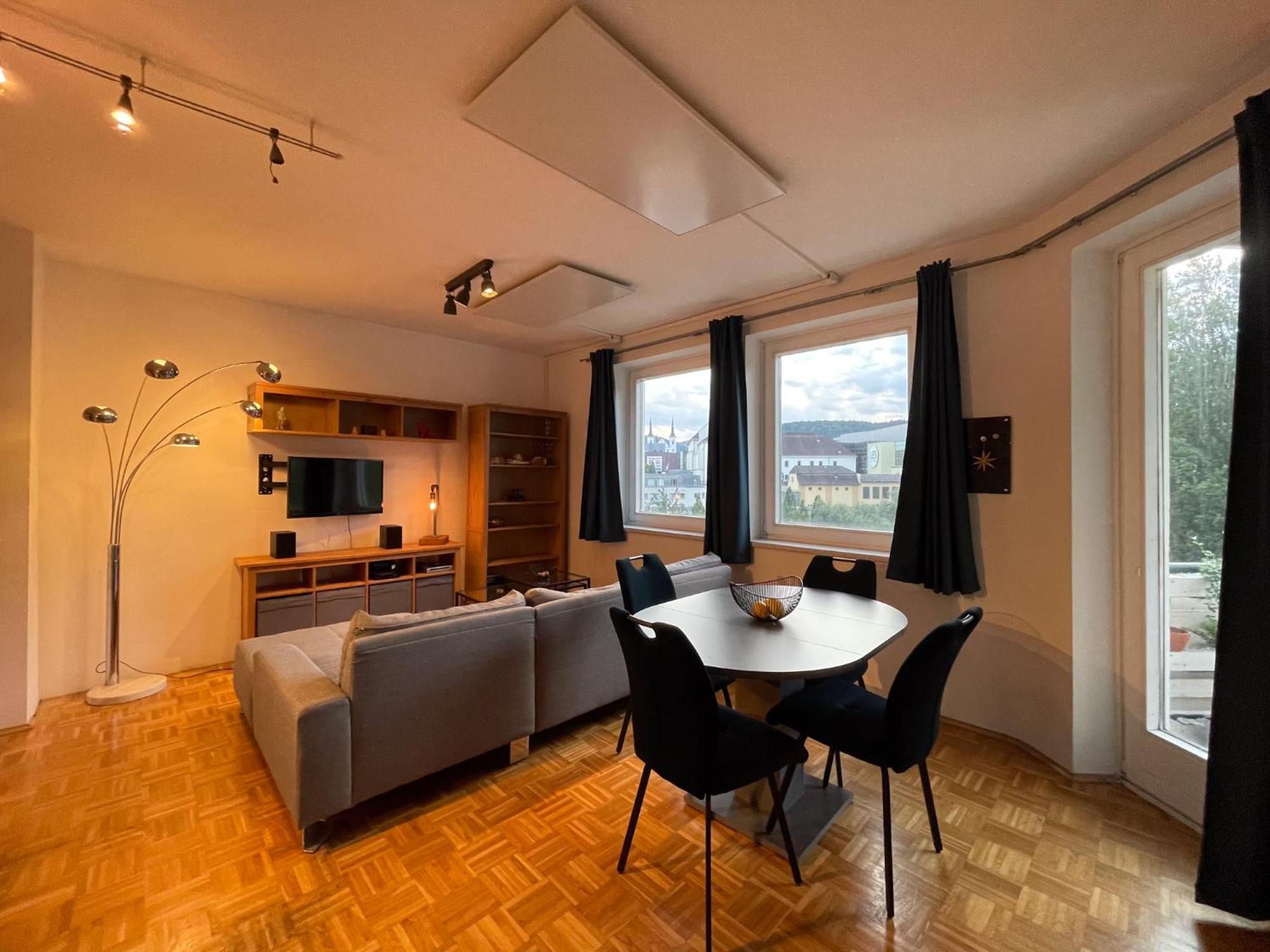Melior City View Apartment Leoben  Bagian luar foto